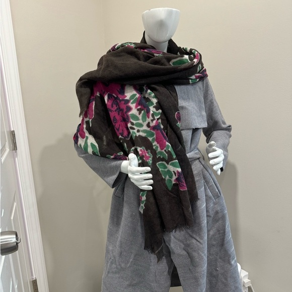 Large Virginia Johnson merino Wool Shawl - Picture 4 of 8